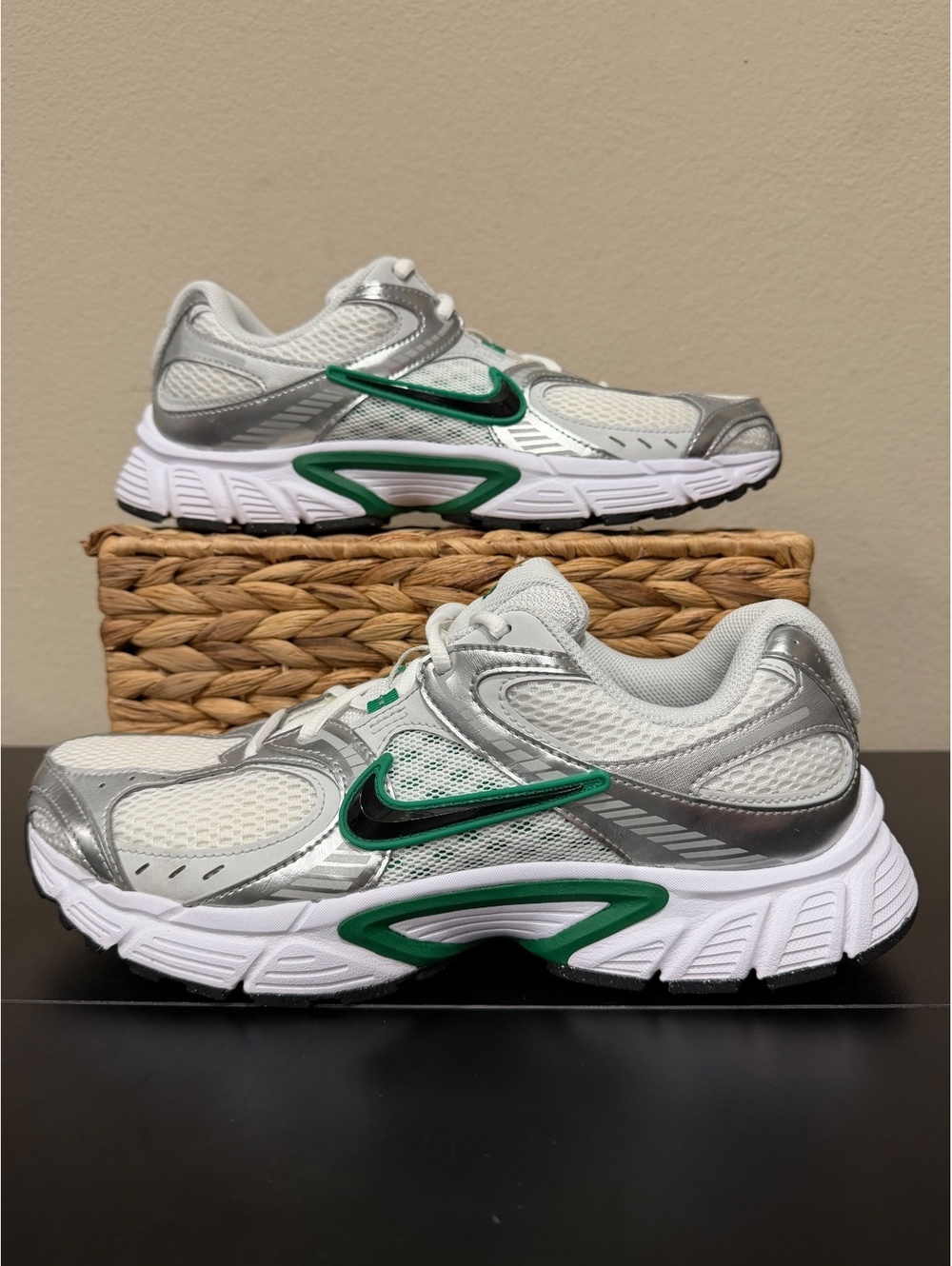 Size 9.5 - Nike V5 RNR “White Malachite”